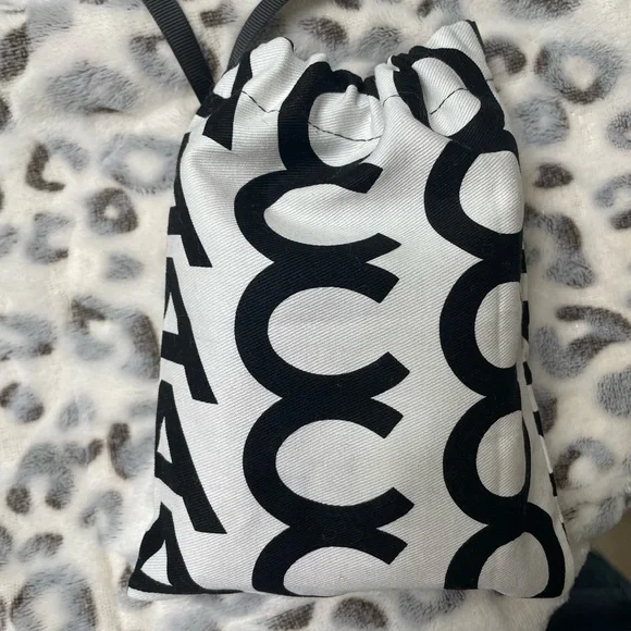 Marc Jacobs Red Key Card Holder Vibrant Leather Accessory - Picture 3 of 6